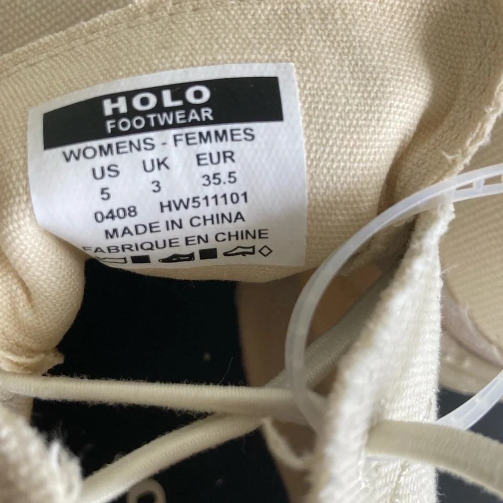 NWT HOLO Footwear ECO Canvas Slip-On Sneakers Size 5 Ivory